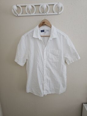 Old Navy White Short-Sleeve Button-Down Shirt